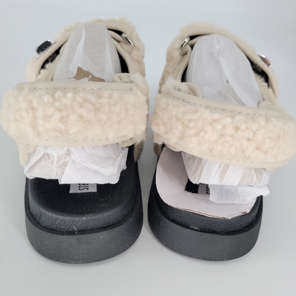 STEVE Madden Margie flat sandals with buckles in cream faux sherpa quilt size 8 - Picture 7 of 8